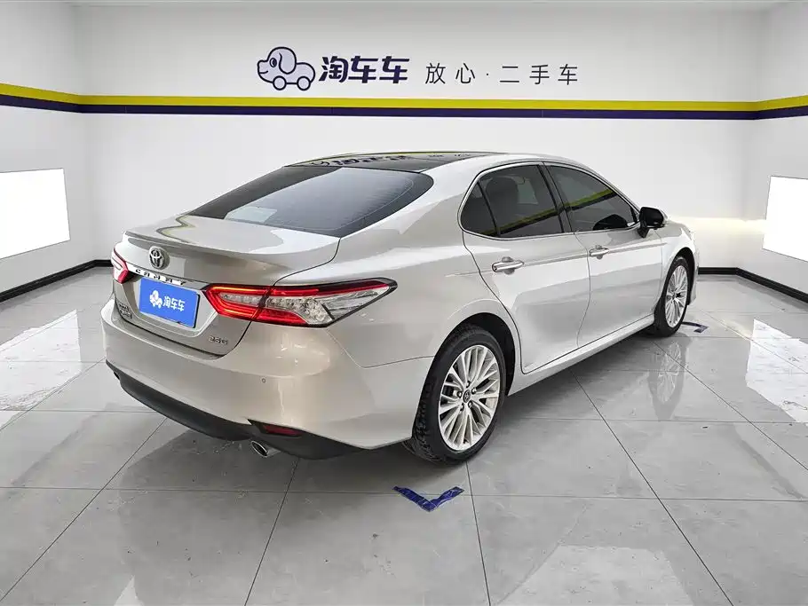 Toyota Camry 2019 — фото 3