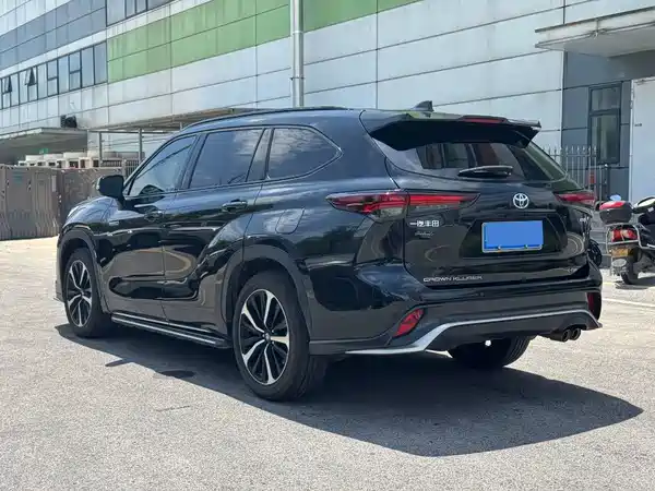 Toyota Crown Kluger 2024