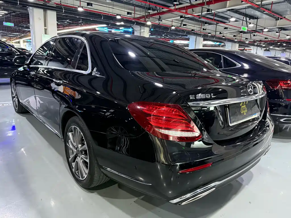 Mercedes-Benz E-Class 2019 — фото 19