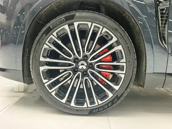 NIO ES8 2025