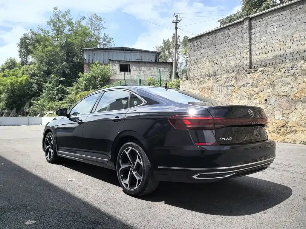 Volkswagen Passat 2023 — фото 11