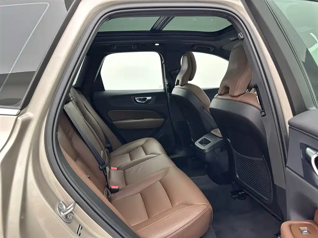 Volvo XC60 2025 — фото 21