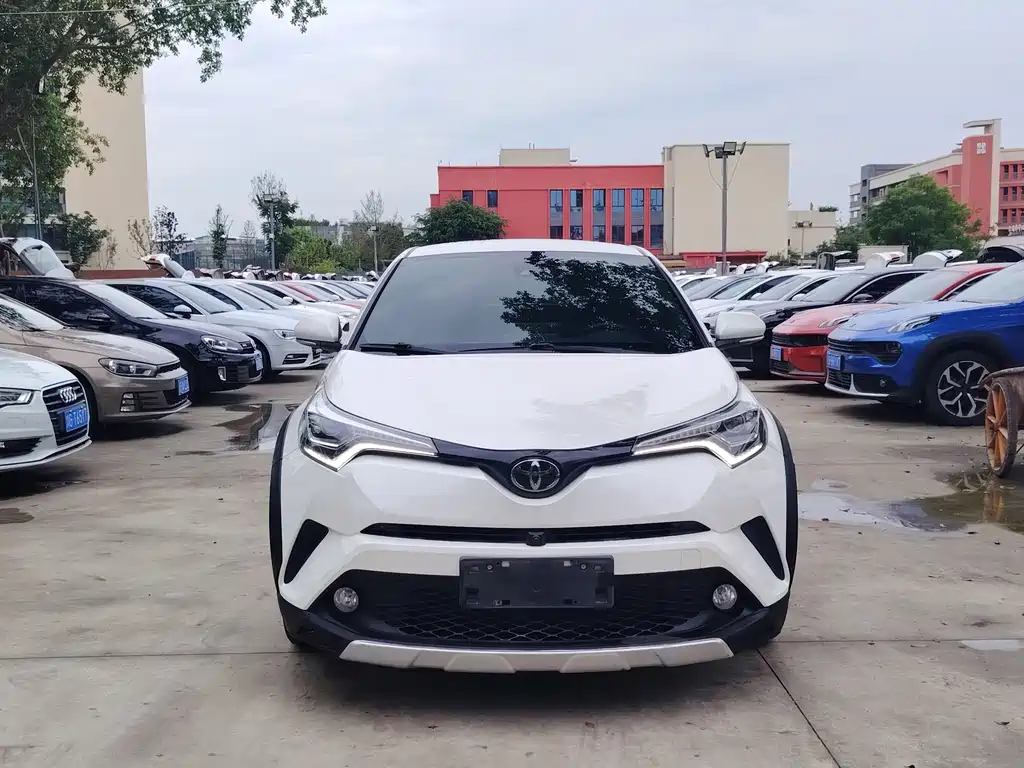Toyota C-HR 2018 — фото 15