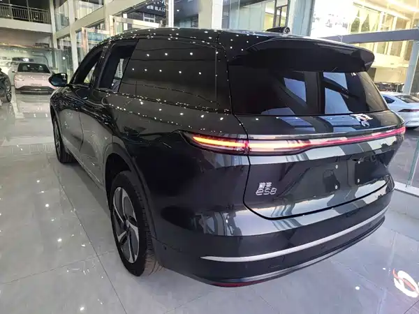 NIO ES8 2023