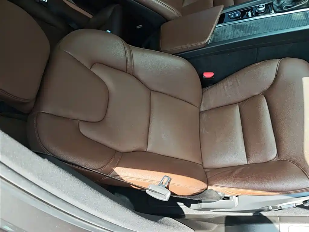 Volvo XC60 2020 — фото 25