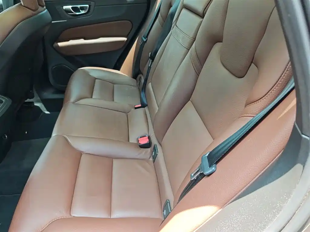 Volvo XC60 2020 — фото 17