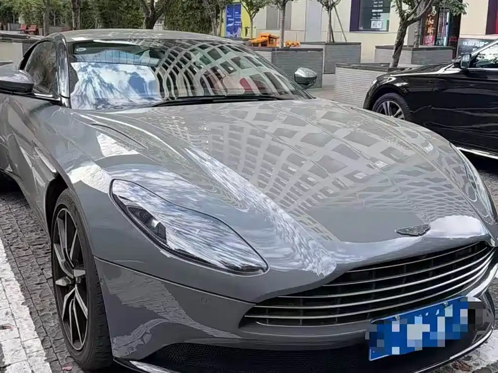Aston Martin DB11 2022