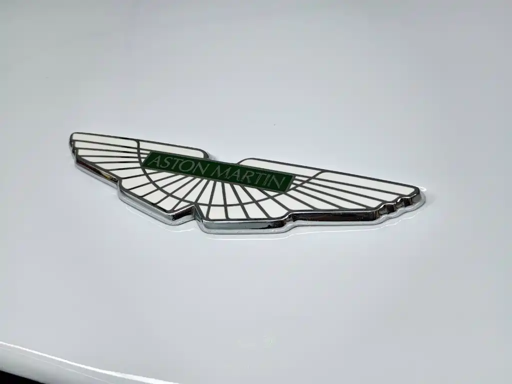 Aston Martin DB11 2018 — фото 10