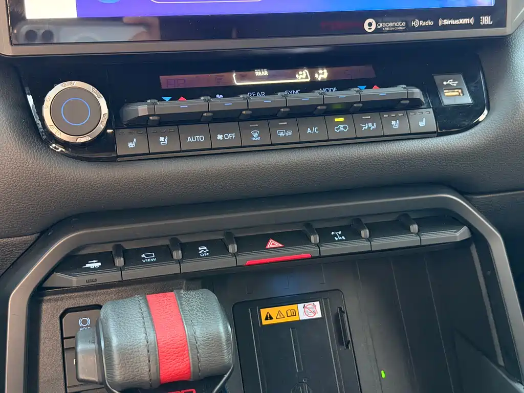Toyota Sequoia 2024 — фото 20