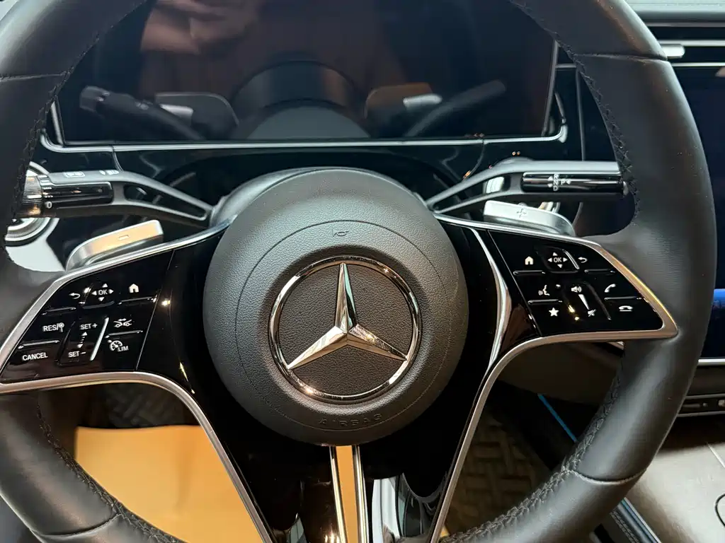 Mercedes-Benz E-Class 2024 — фото 13