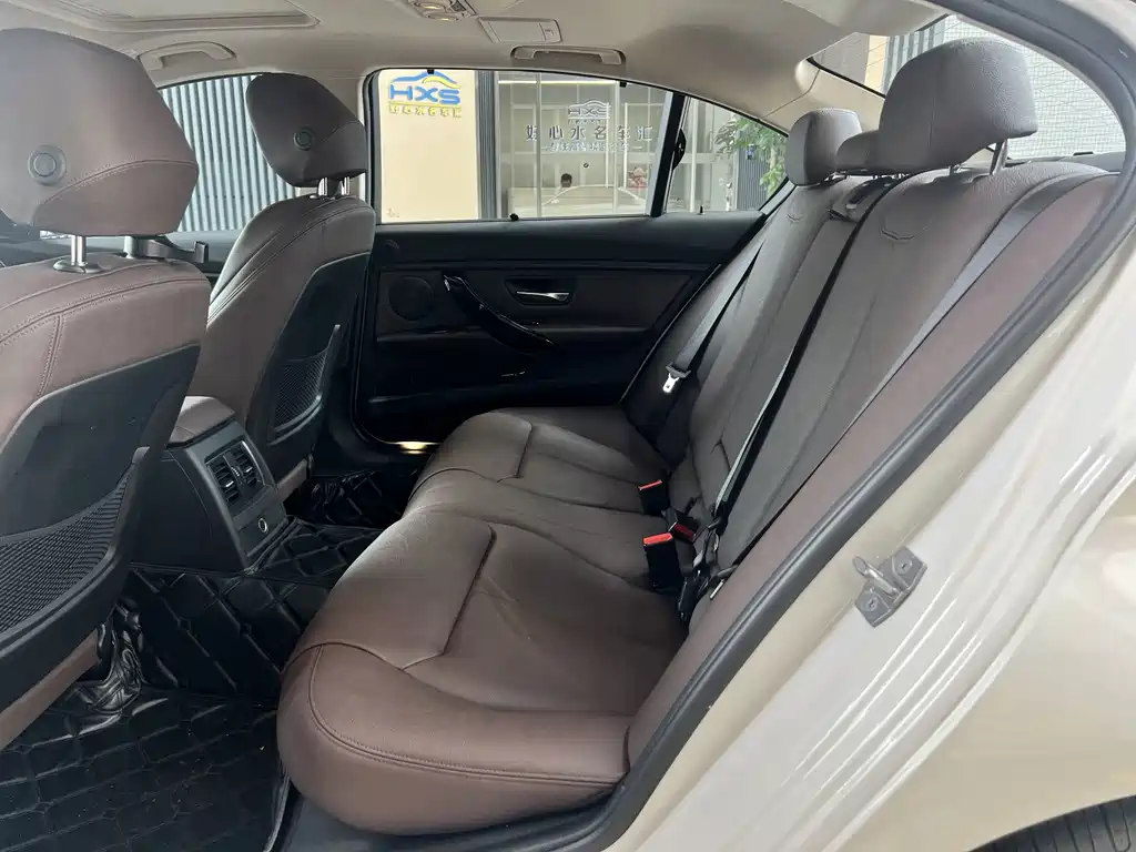 BMW 3 Series 2019 — фото 12