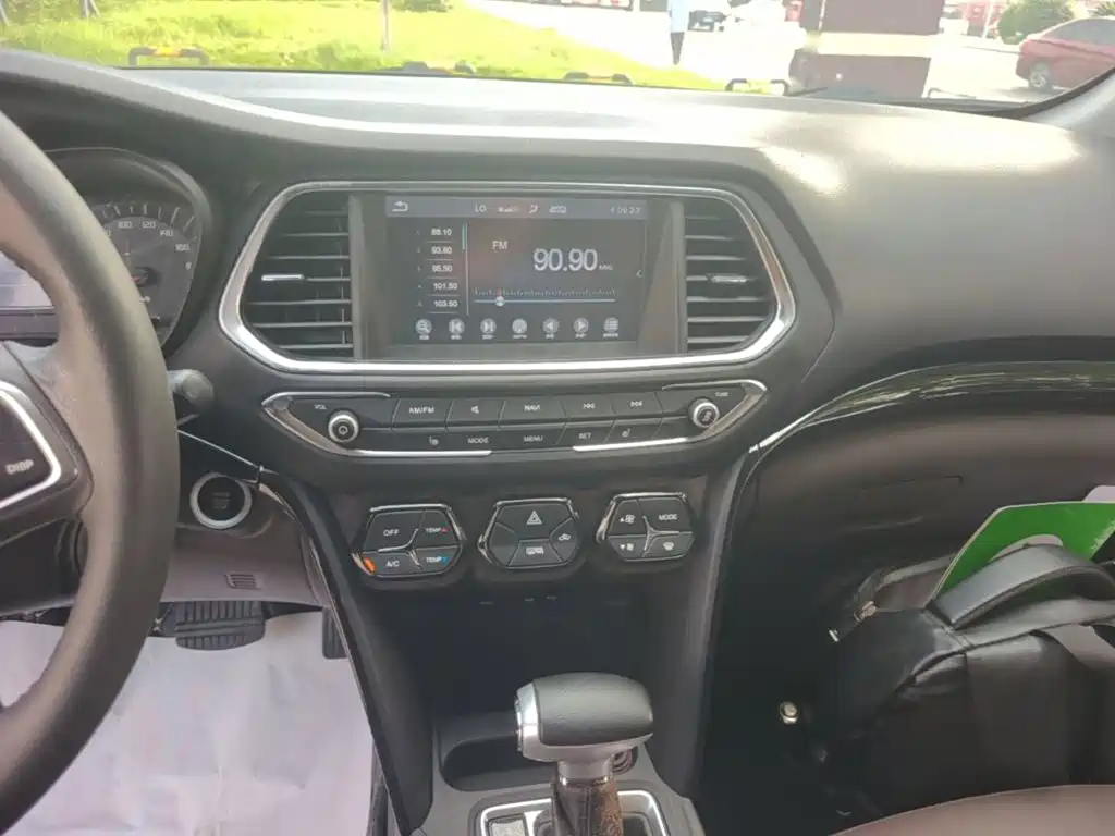 GAC Trumpchi GS4 2016 — фото 13