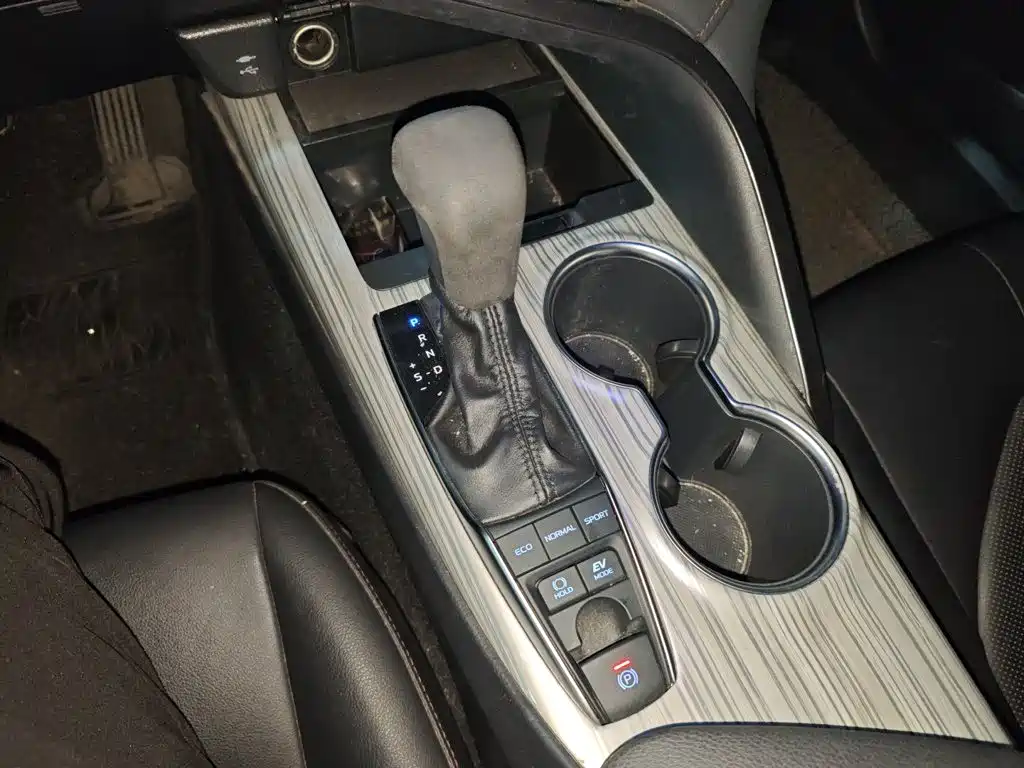 Toyota Camry 2019 — фото 10