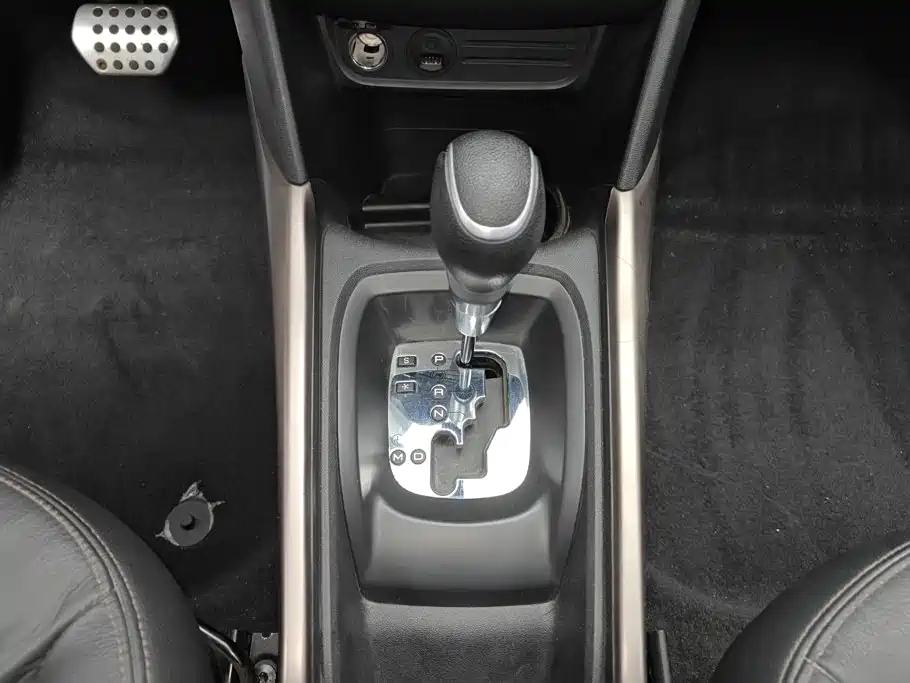 Peugeot 2008 2015 — фото 16