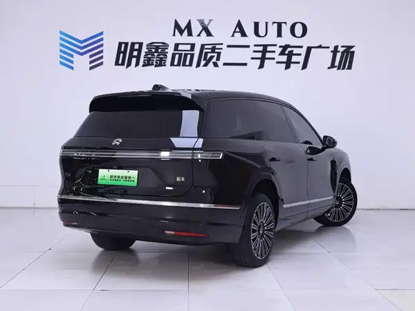NIO ES8 2025