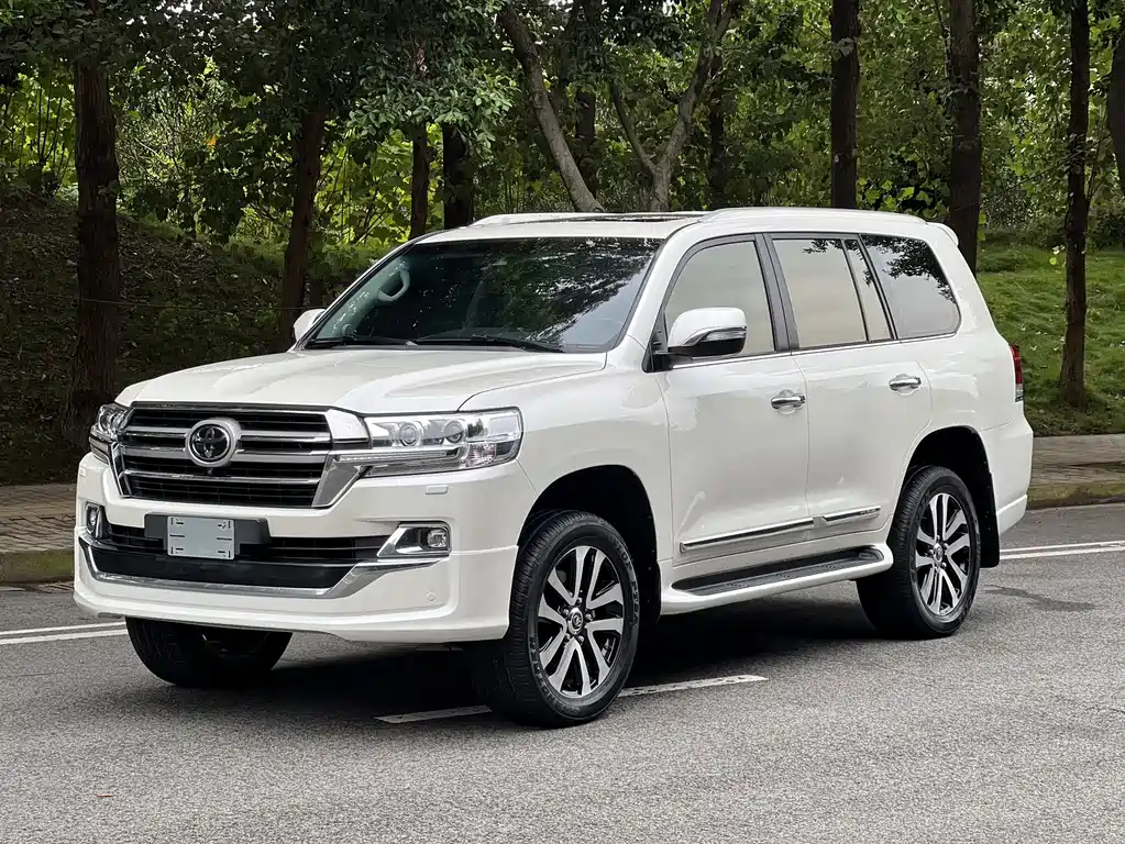 Toyota Land Cruiser 2019 — фото 1