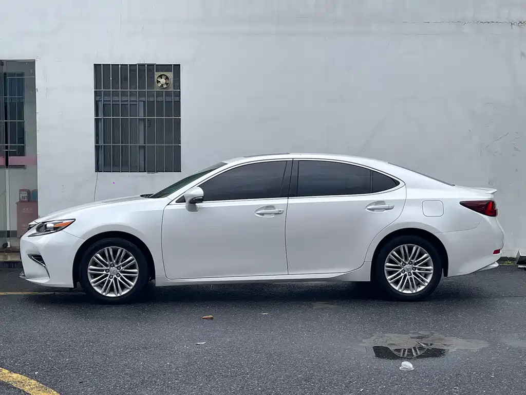 Lexus ES 2015 — фото 5