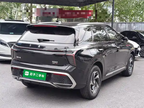 Hongqi HS3 2025