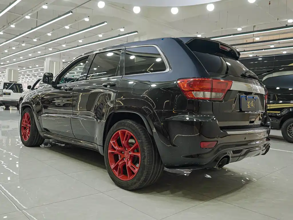 Jeep Grand Cherokee SRT 2012 — фото 23