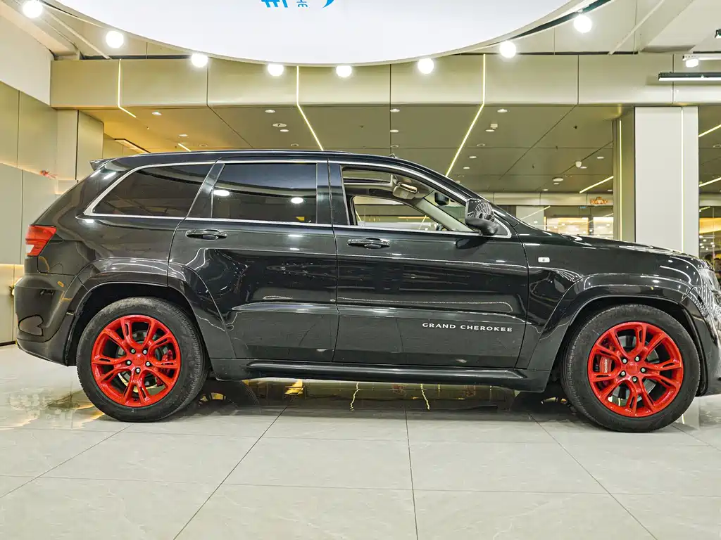 Jeep Grand Cherokee SRT 2012 — фото 26