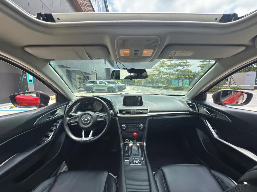 Mazda 3 Axela 2019 — фото 12