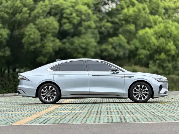 Lincoln Z 2024