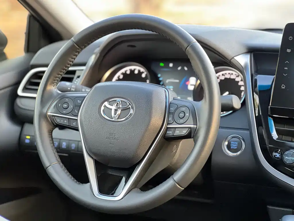 Toyota Camry 2023 — фото 15