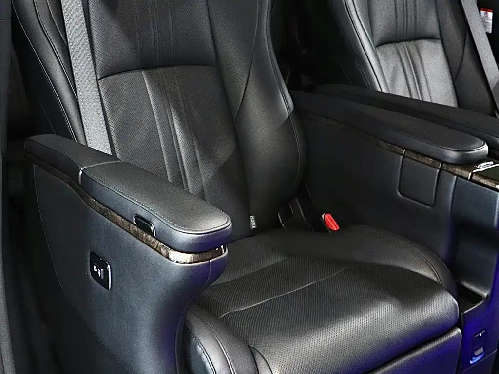 Toyota Vellfire 2022 — фото 17