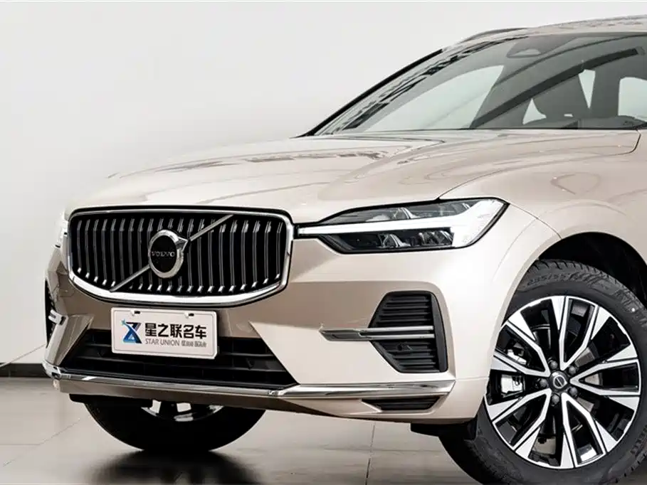 Volvo XC60 2025 — фото 3