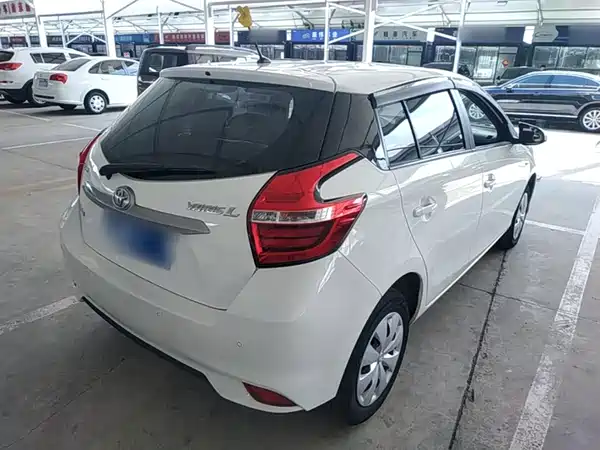 Toyota Yaris L 2022