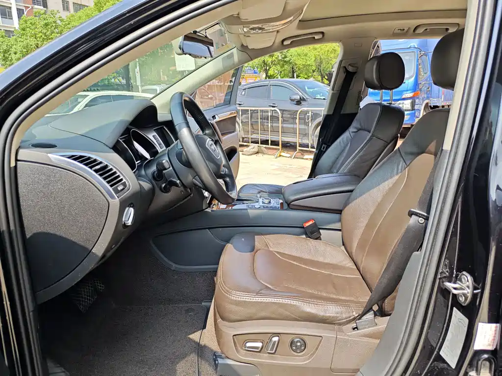 Audi Q7 2015 — фото 14
