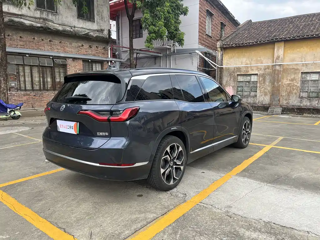 NIO ES8 2022