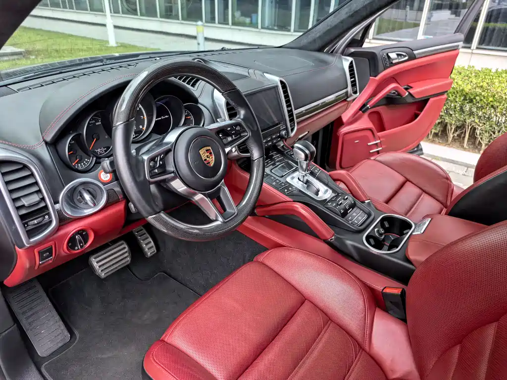 Porsche Cayenne 2017 — фото 14