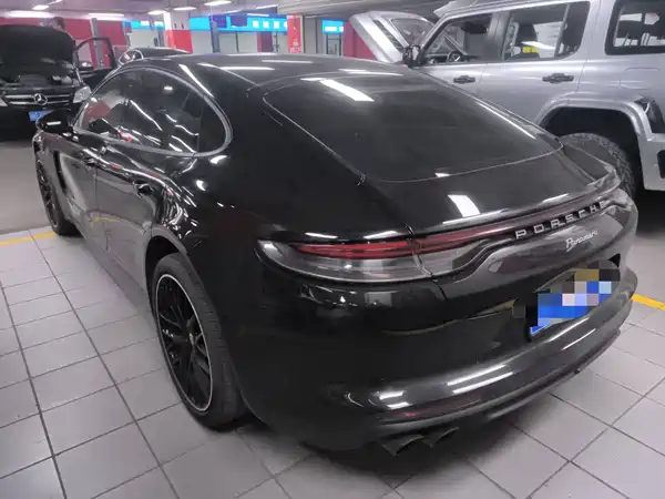 Porsche Panamera 2021