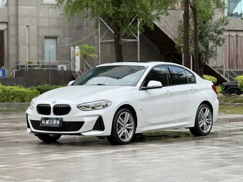 BMW 1 Series 2019 — фото 1