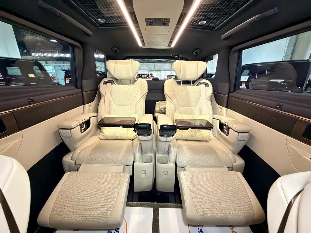 Toyota Vellfire 2023 — фото 12