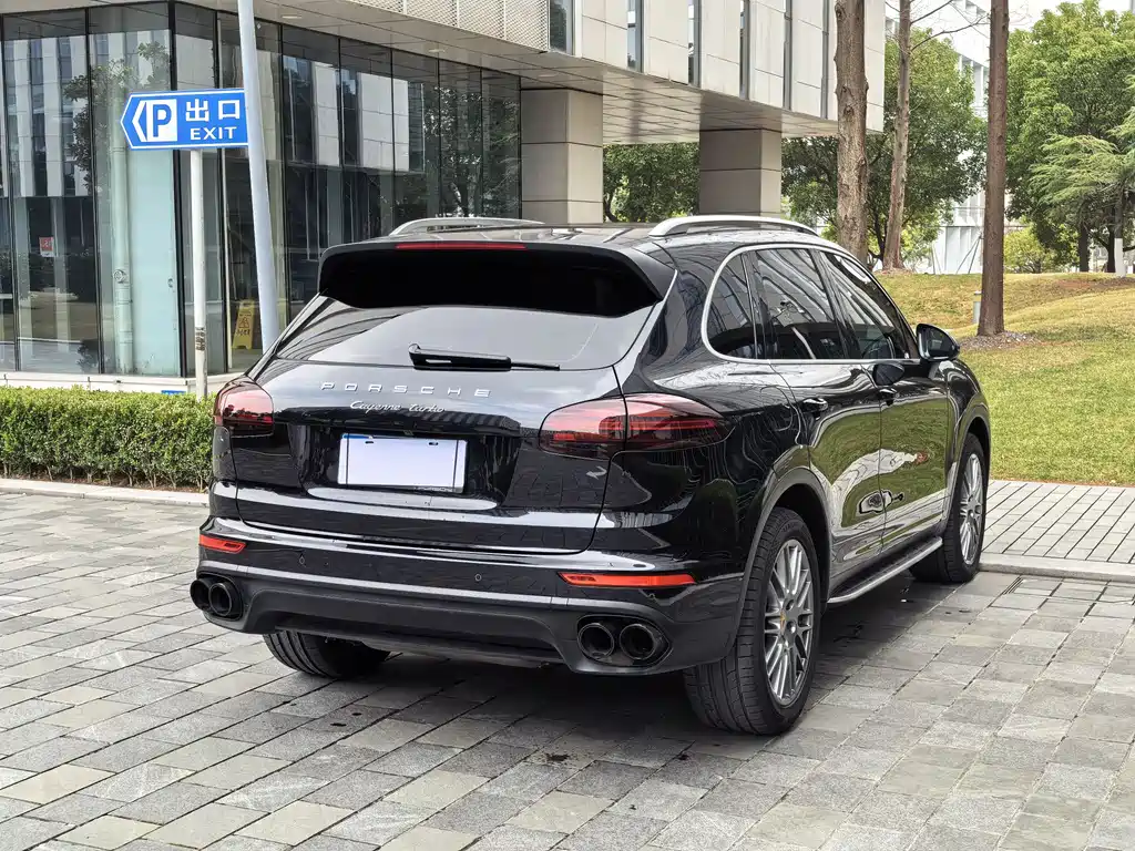 Porsche Cayenne 2017 — фото 48