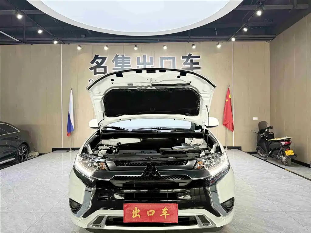 Mitsubishi Outlander 2022 — фото 19