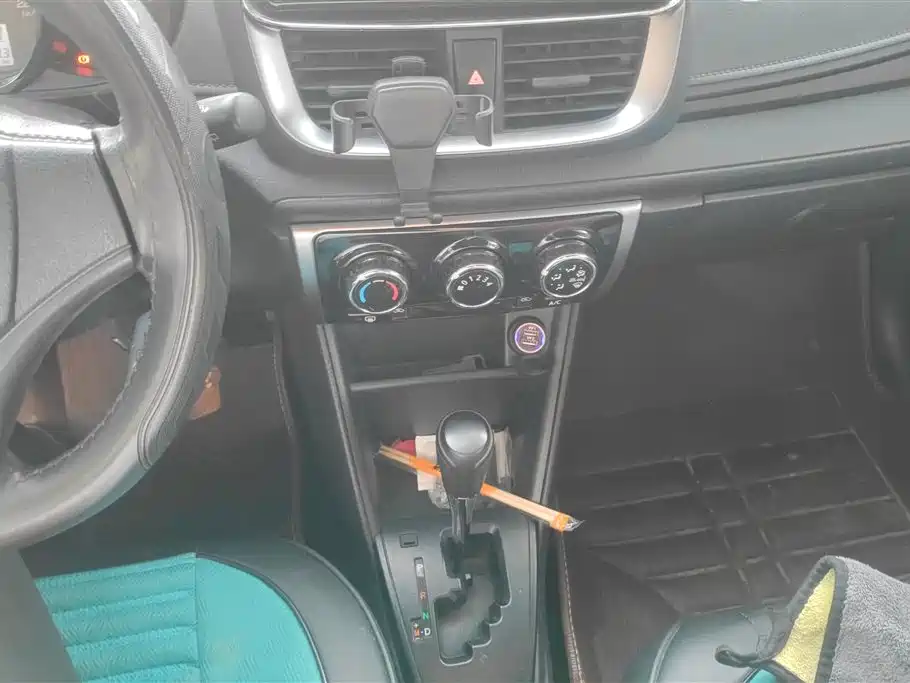 Toyota Yaris L 2020 — фото 16