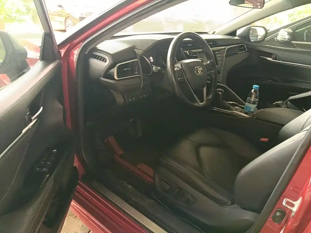 Toyota Camry 2018 — фото 16