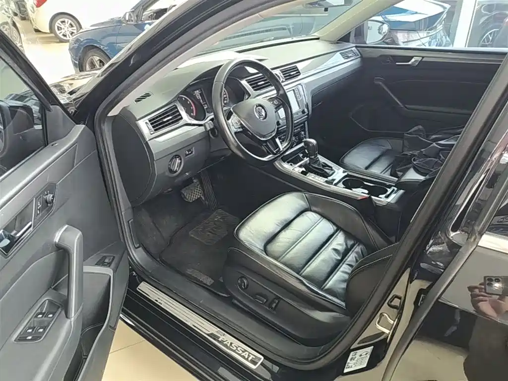 Volkswagen Passat 2018 — фото 16