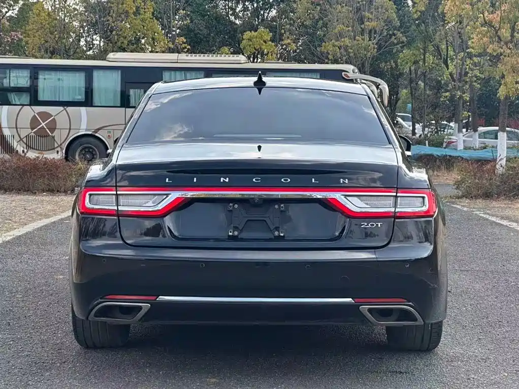 Lincoln Continental 2018 — фото 8