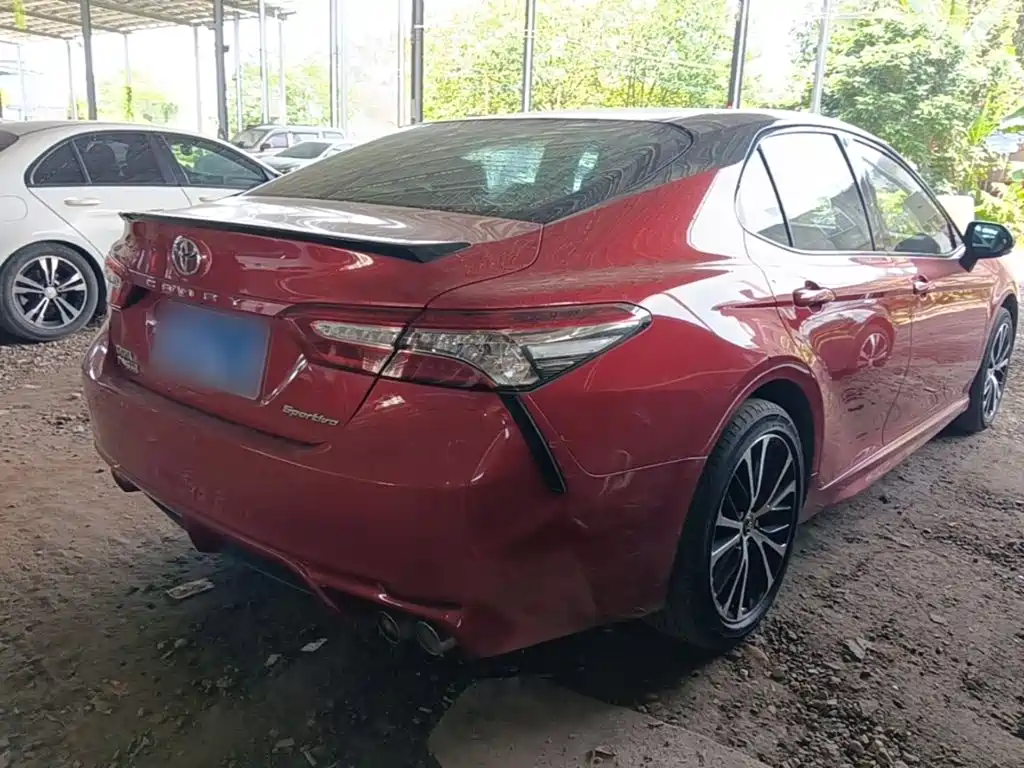 Toyota Camry 2018 — фото 7