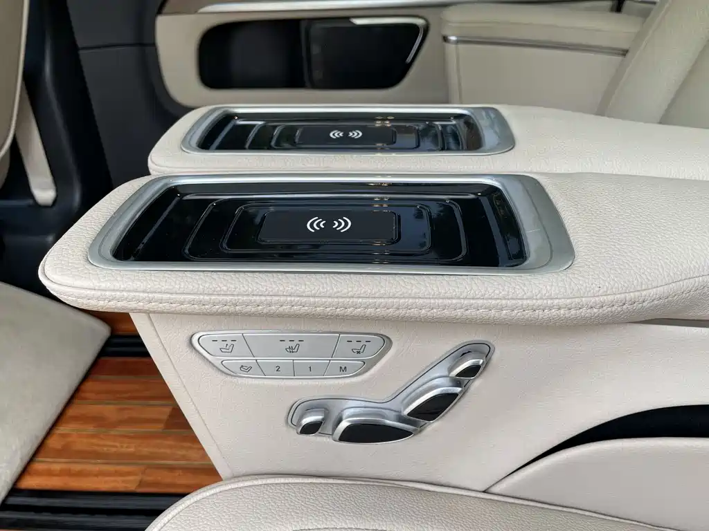 Mercedes-Benz V-Class 2021 — фото 17