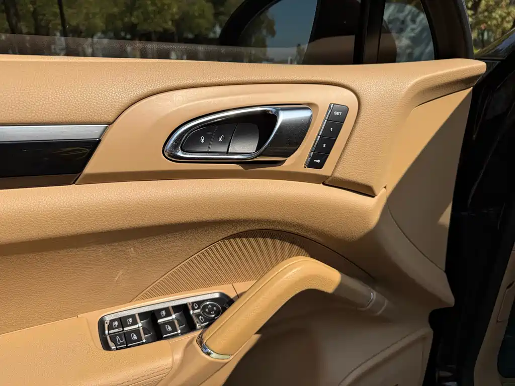 Porsche Cayenne 2016 — фото 13
