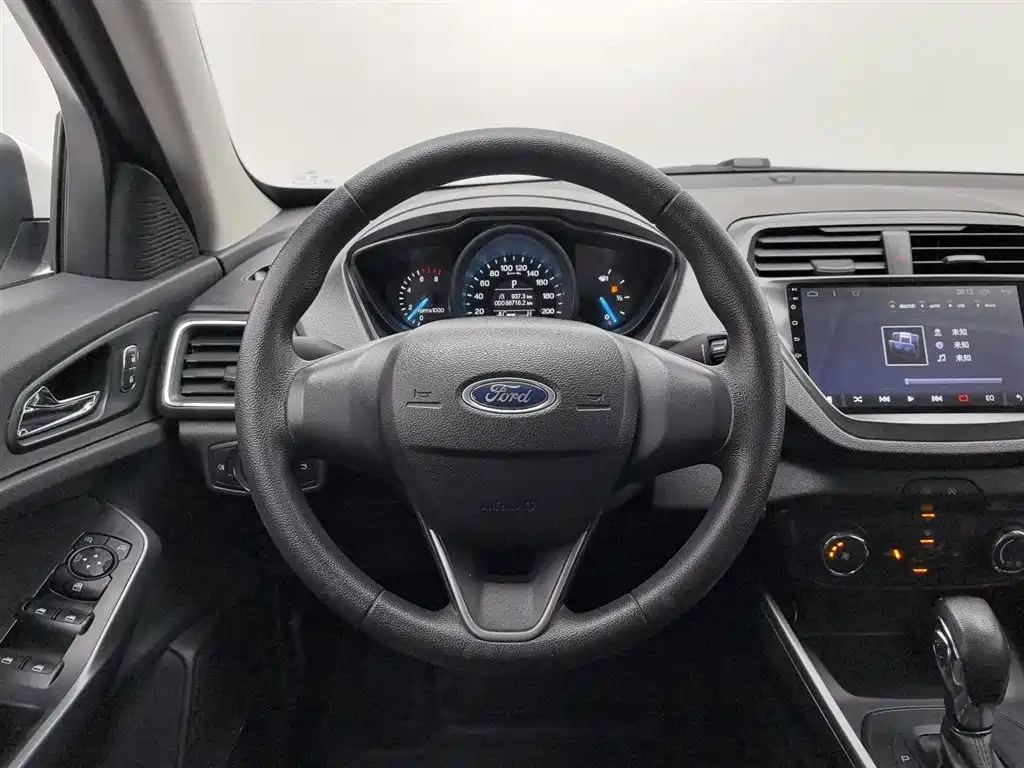 Ford Escort 2019 — фото 11