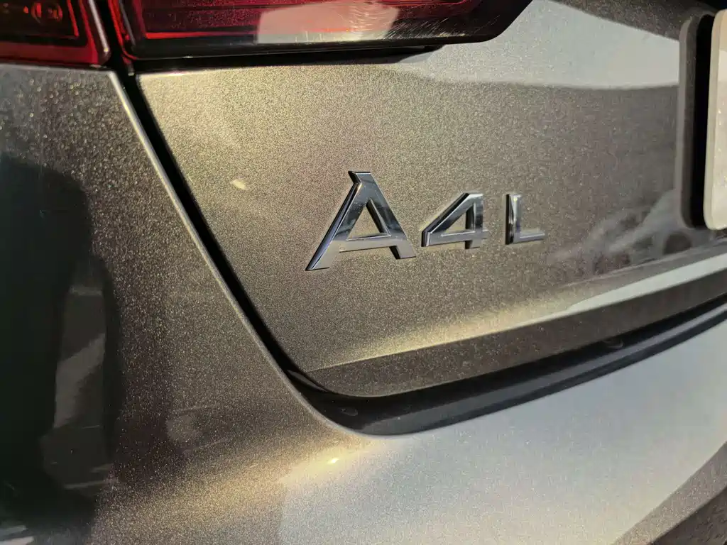 Audi A4L 2024 — фото 17