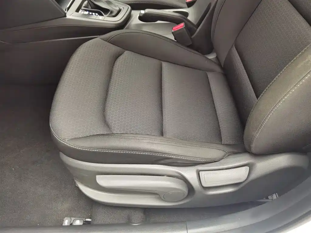 Hyundai Elantra 2019 — фото 20