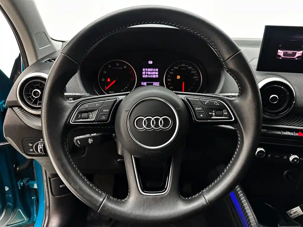 Audi Q2L 2022 — фото 10