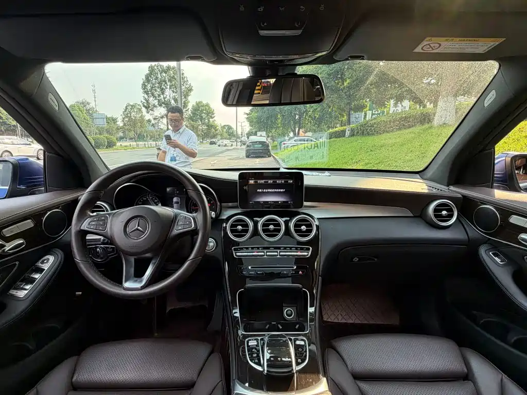 Mercedes-Benz GLC 2018 — фото 13